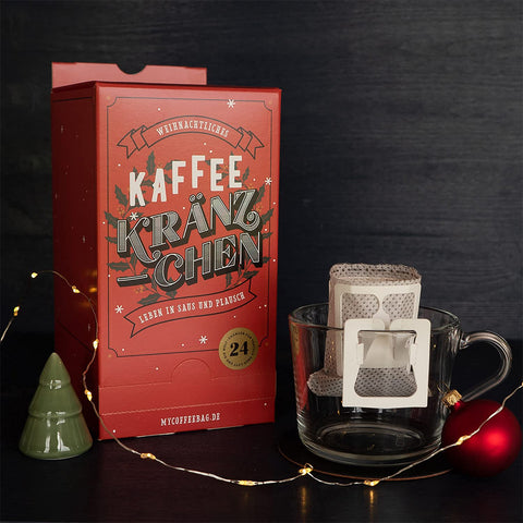 Koffie-adventskalender 2025 met 24 kleine losse filterzakjes (drip bags) en 12 verschillende soorten