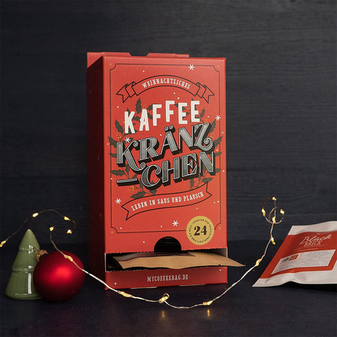Koffie-adventskalender 2025 met 24 kleine losse filterzakjes (drip bags) en 12 verschillende soorten